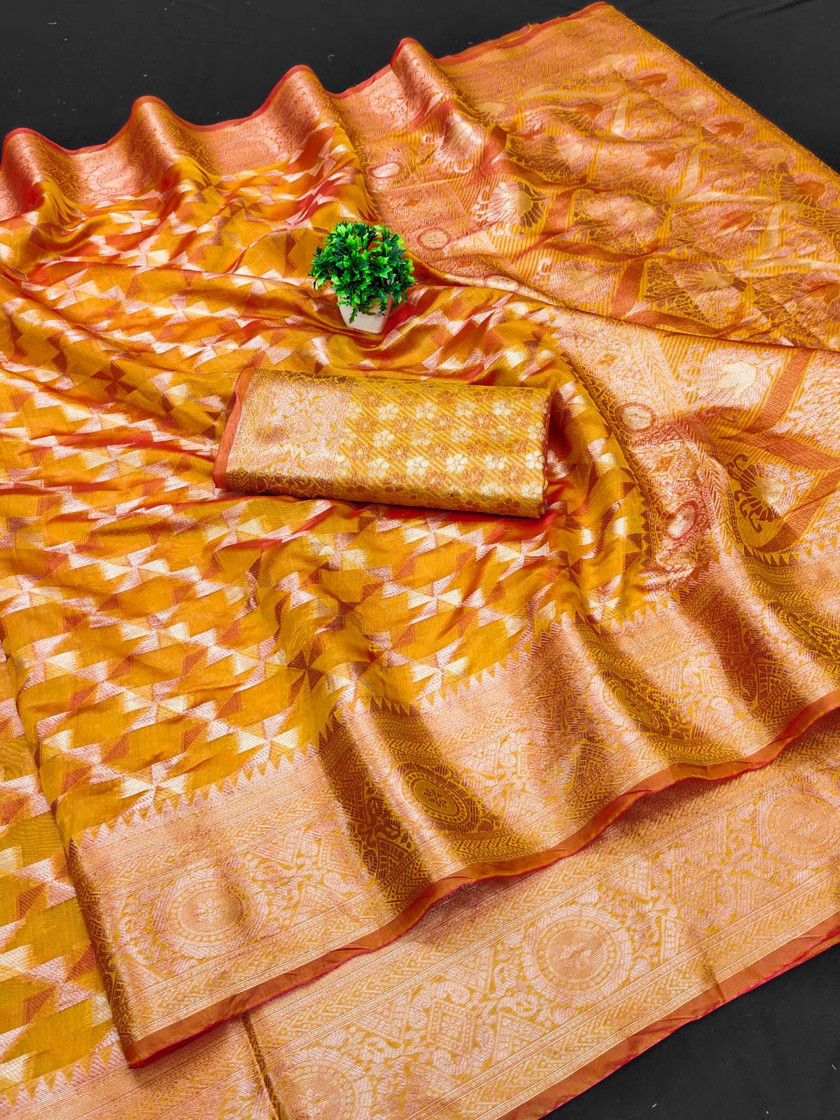 Soft Organza Saree with Zari Weaving and Gorgeous Pallu